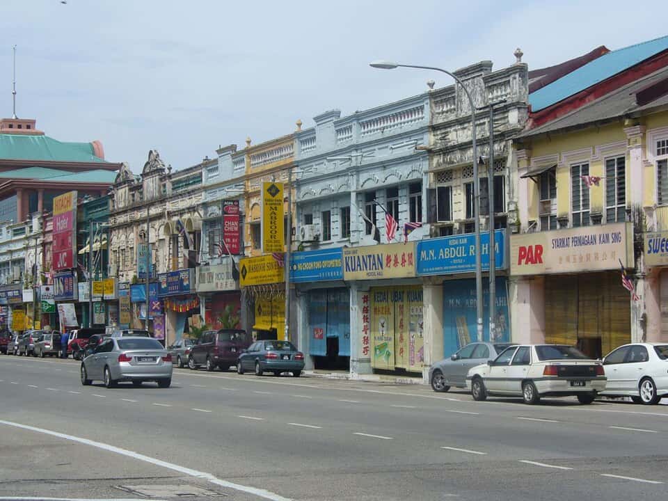 File:Kuantan Jalan Mahkota shops.jpg