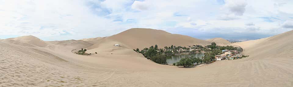 File:Huacachina Dunes.jpg