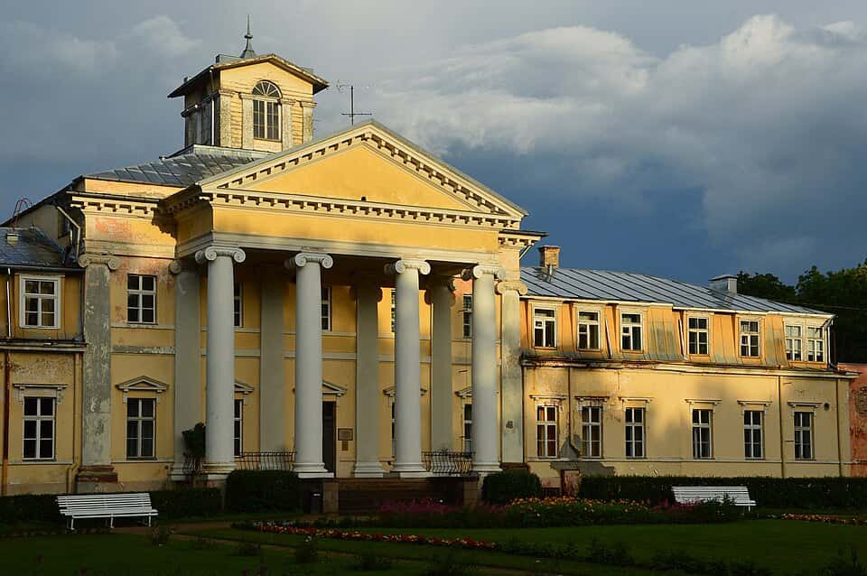 File:Krimulda Palace 02.jpg
